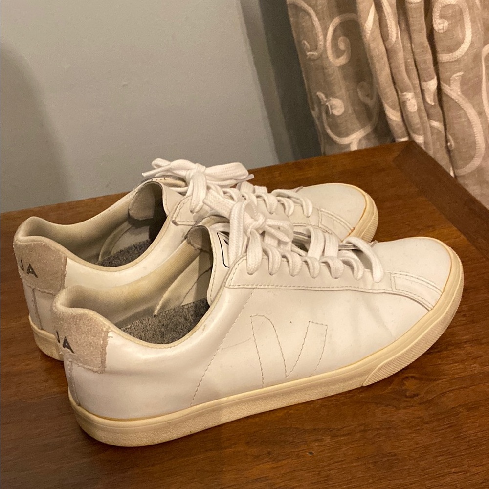Veja women’s Campo Sneakers white size 8